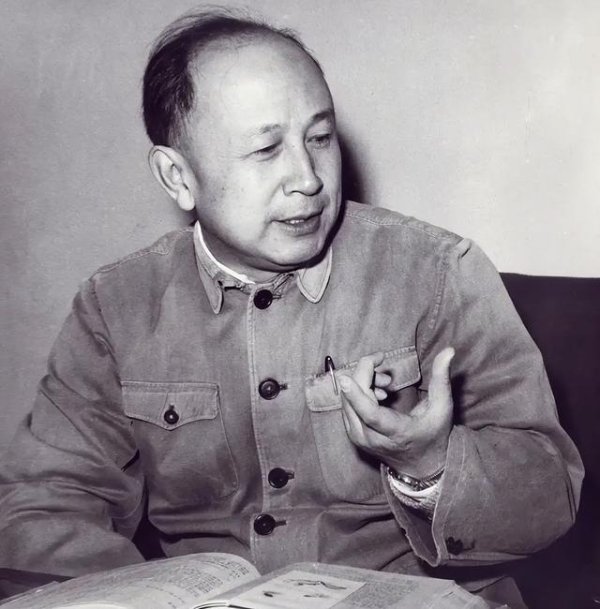 国宴上，钱学森按请柬找不到座位，毛主席：你的名字是我划掉的